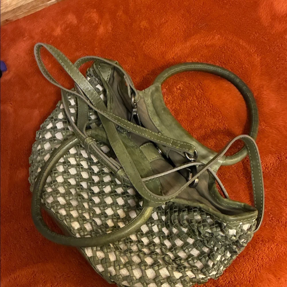 Elegant Woven Leather Handbag - Army Green and Cream - Picture 5 of 14